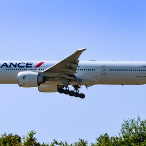 Air France Boeing 777-300 on finals at Paris Charles de Gaulle